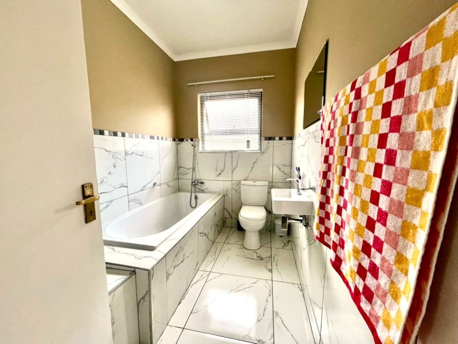 To Let 4 Bedroom Property for Rent in Cashan North West